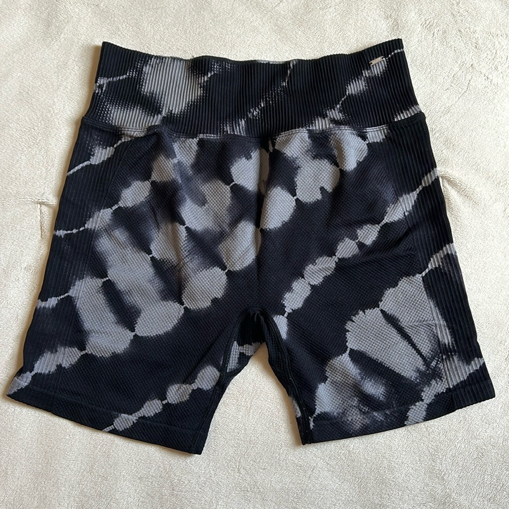 PINK ACTIVE biker shorts (L)